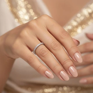 טבעת חישוק מעוטרת מכסף משובץ