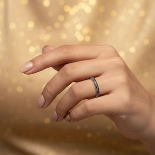 טבעת ליסה מכסף בשיבוץ שחור