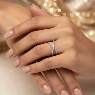 טבעת קייסי מכסף משובץ