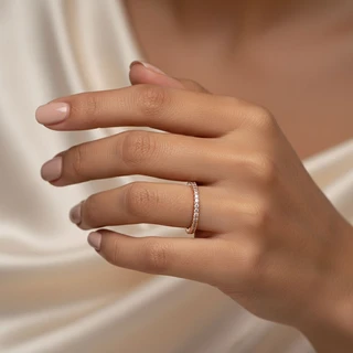 טבעת חישוק רוז גולד משובצת