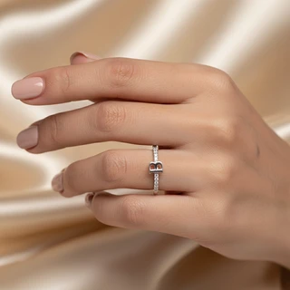 טבעת אות B מכסף משובץ