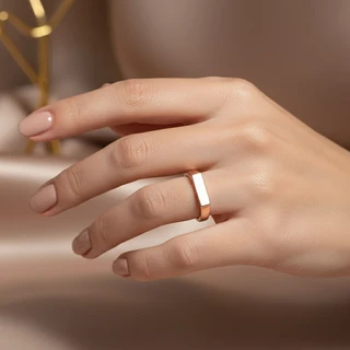 טבעת פס חריטה רוז גולד דגם H4