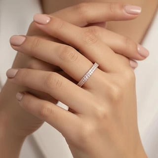 טבעת ליסה מזהב אדום 14K בשיבוץ זירקונים