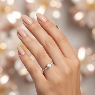 טבעת מלודי מכסף משובץ