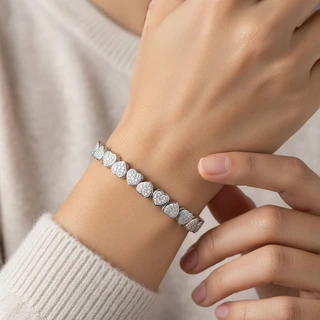 צמיד לבבות מכסף משובץ