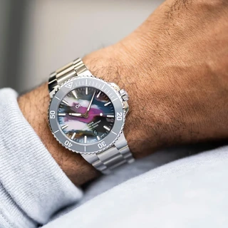 שעון אוריס לגבר דגם – ORIS 01 733 7787 4150-07 8 22 04PEB – 02 ענידה