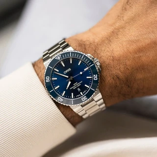 שעון אוריס לגבר דגם – ORIS 01 733 7789 4135-07 8 23 04PEB – 02 ענידה